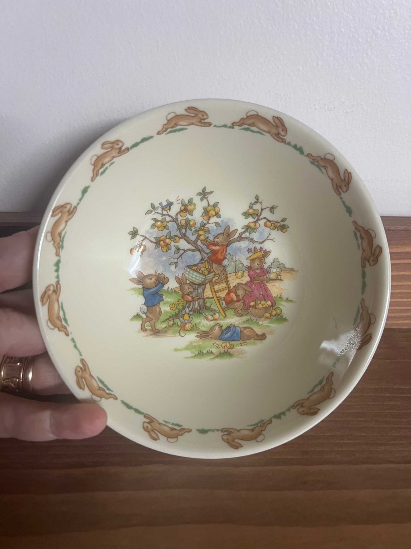 Royal Doulton Bunnykins Bowl Adorable Bunnykins collection, great addition, Made In England, vintage and in excellent condition