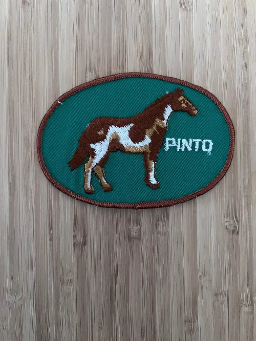 PINTO Horse Oval PATCH Mint Animals EX Vintage NOS Make Your Own Apparel etc Equine Item measures 3 x 4.5 inches and is in great vintage condition.