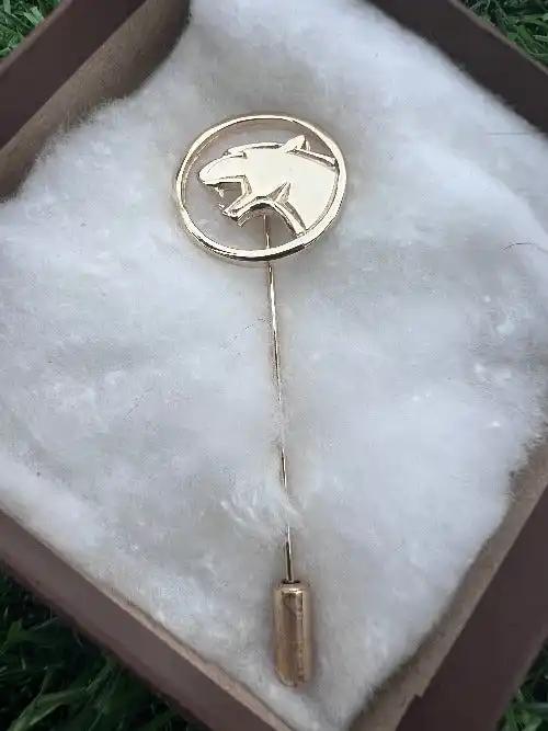 MERCURY COUGAR TIE PIN VINTAGE MINT ACCESSORIES GOLD PLATED LAPEL LOOK. BOXED New Old Stock VINTAGE Item in NEW CONDITION. Great Gift for your old school Mercury