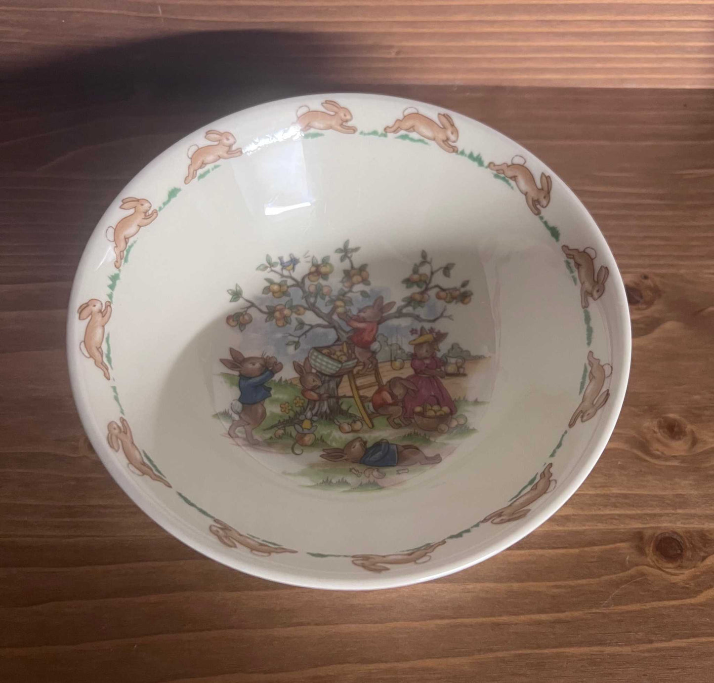 Royal Doulton Bunnykins Bowl Adorable Bunnykins collection, great addition, Made In England, vintage and in excellent condition