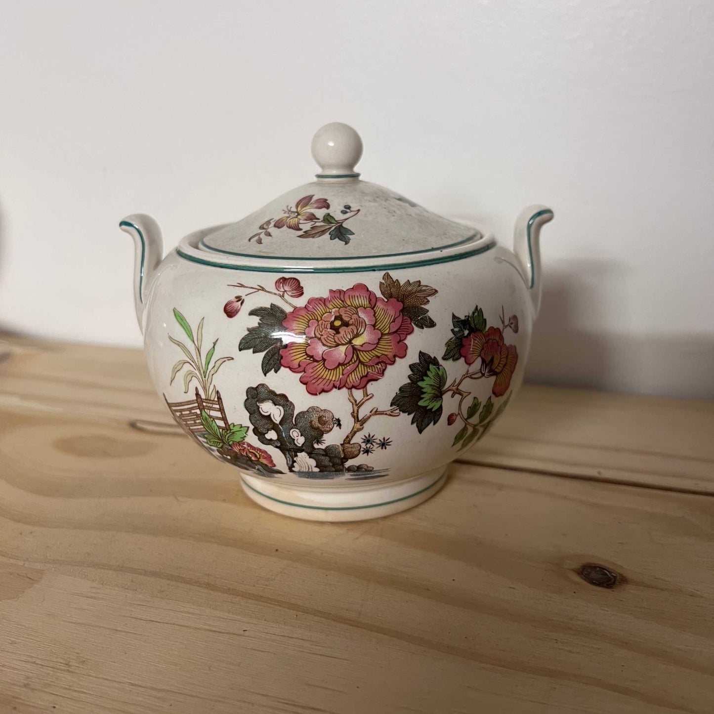 Wedgwood Eastern Flowers Sugar Bowl with Lid. Wedgwood & Barlaston of Etruria.
