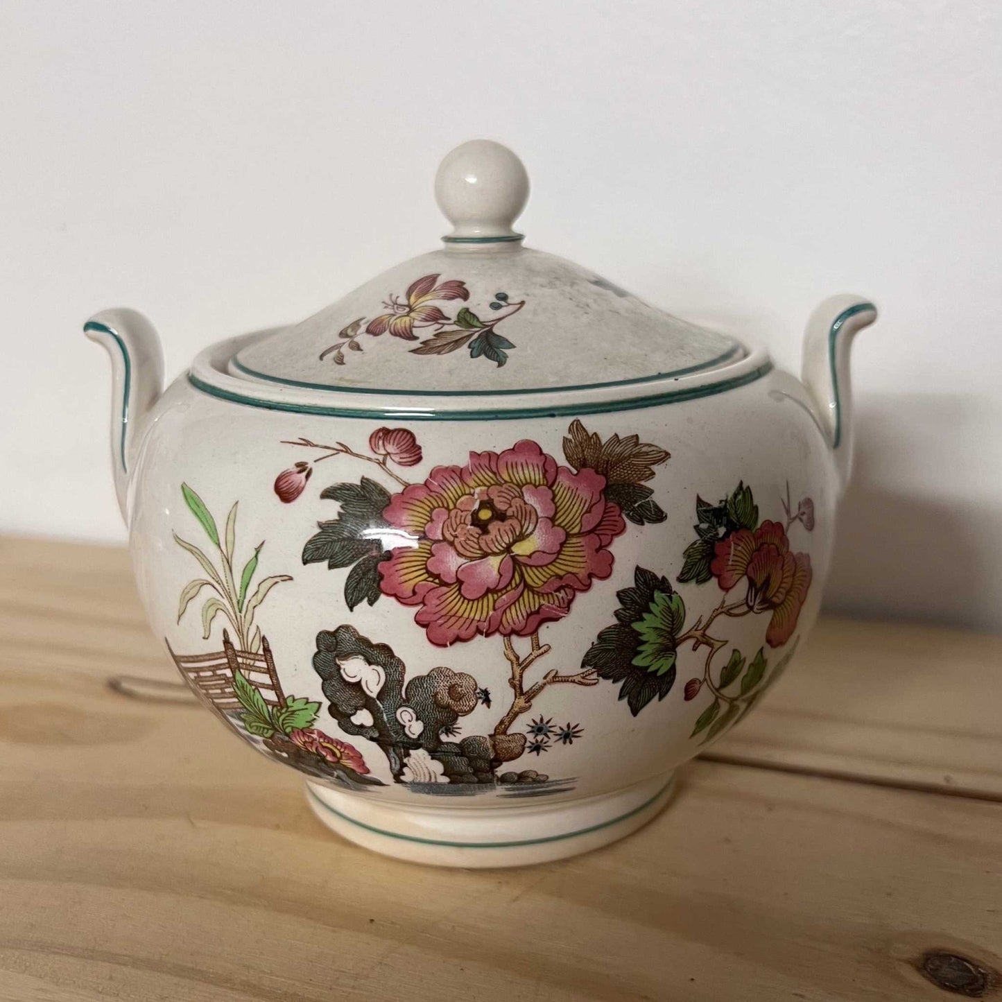 Wedgwood Eastern Flowers Sugar Bowl with Lid. Wedgwood & Barlaston of Etruria.
