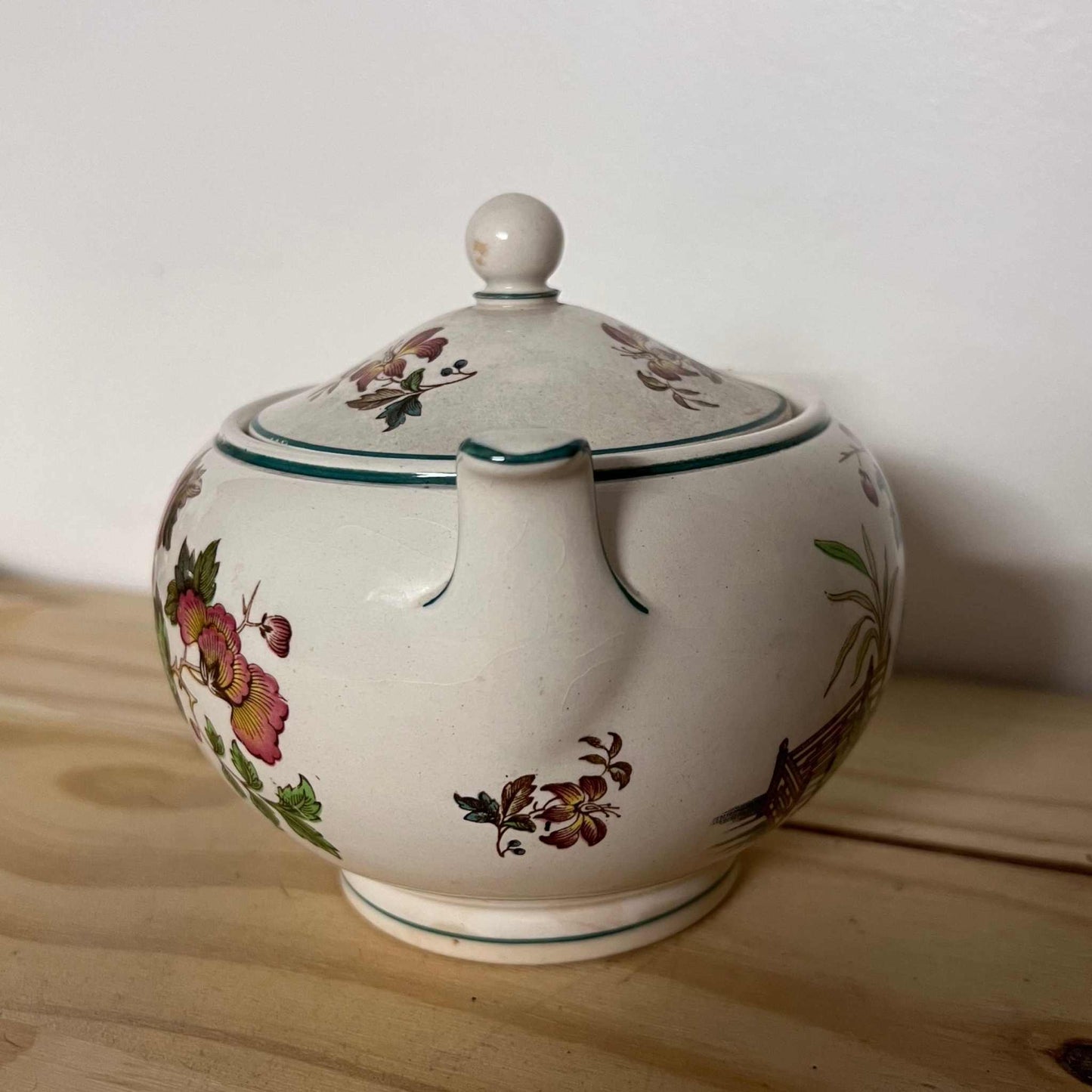 Wedgwood Eastern Flowers Sugar Bowl with Lid. Wedgwood & Barlaston of Etruria.