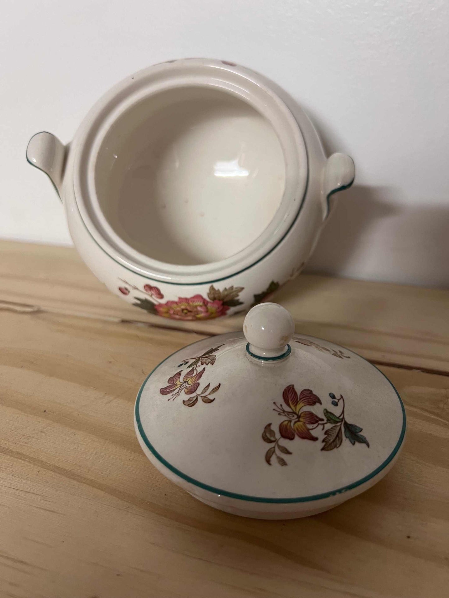 Wedgwood Eastern Flowers Sugar Bowl with Lid. Wedgwood & Barlaston of Etruria.