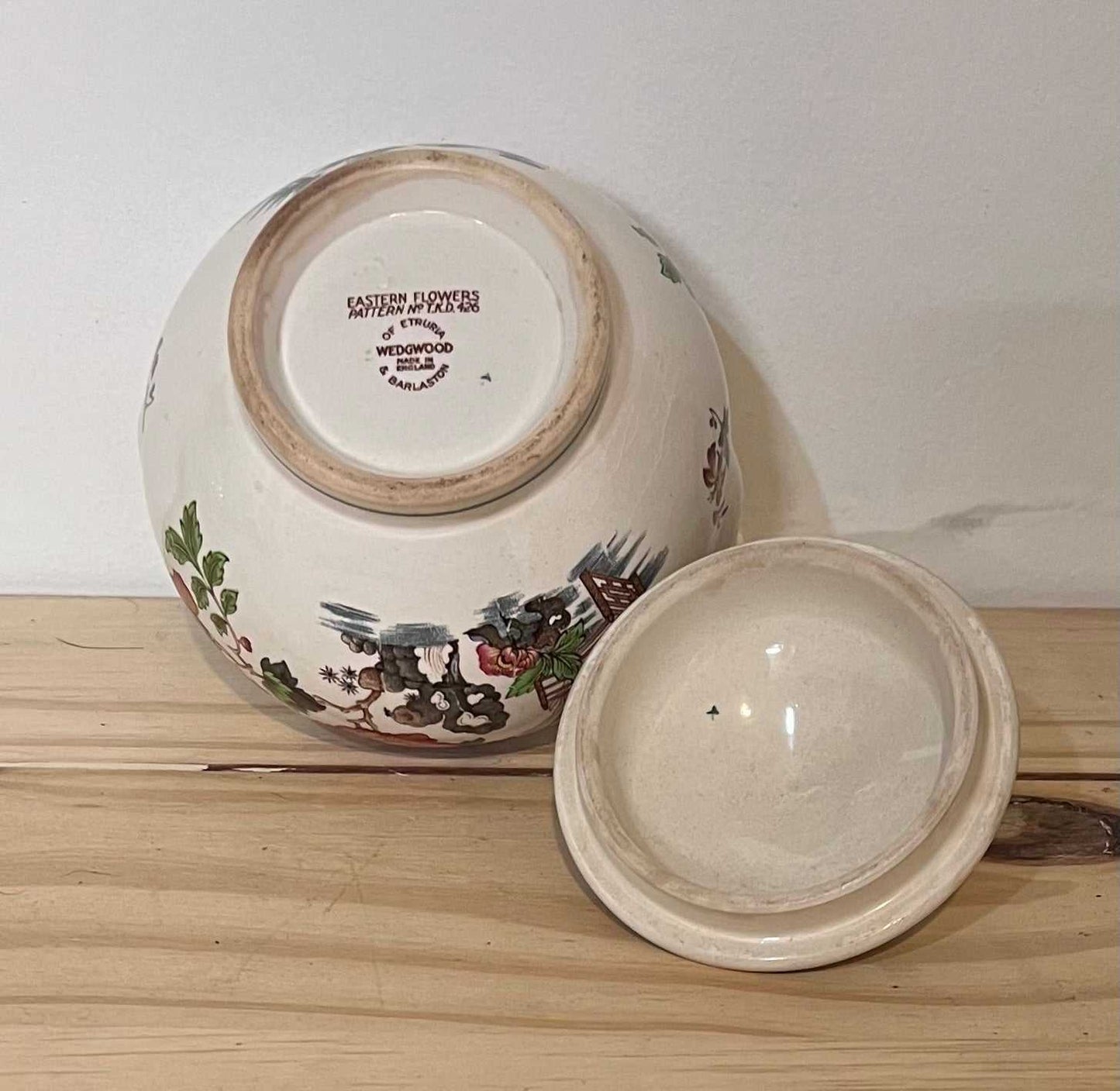 Wedgwood Eastern Flowers Sugar Bowl with Lid. Wedgwood & Barlaston of Etruria.