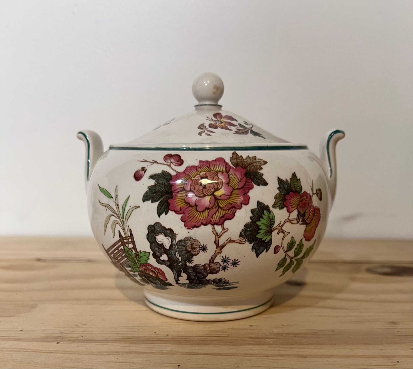 Wedgwood Eastern Flowers Sugar Bowl with Lid. Wedgwood Barlaston of Etruria.