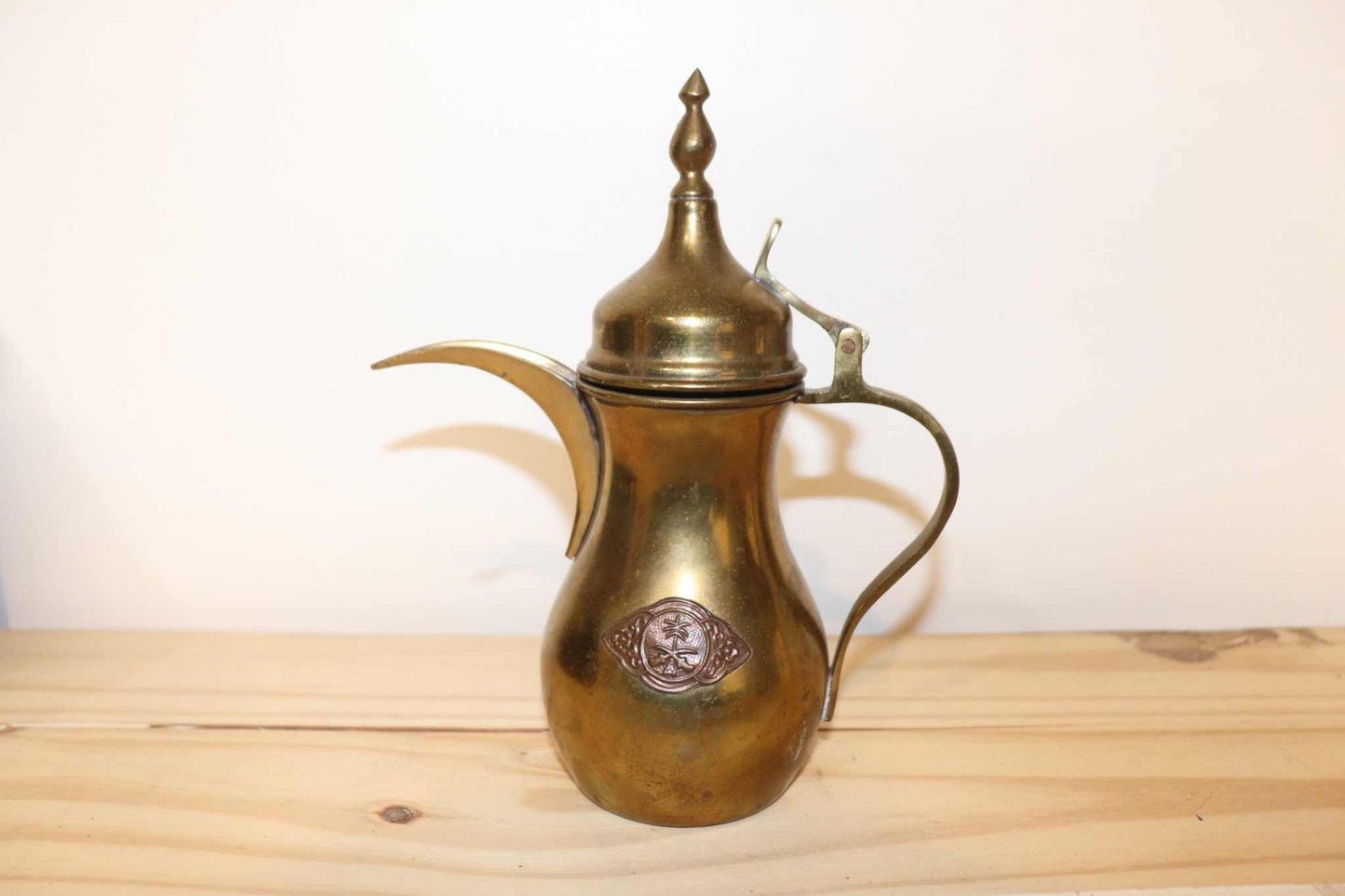 DALLAH Brass Coffee Pot, handmade of Arabic Middle Eastern origin, vintage antique item. This measures approximately 8 inches high by 6 1/2 inches from spout edge
