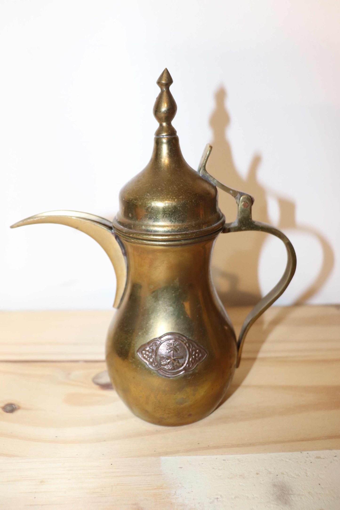 DALLAH Brass Coffee Pot, handmade of Arabic Middle Eastern origin, vintage antique item. This measures approximately 8 inches high by 6 1/2 inches from spout edge