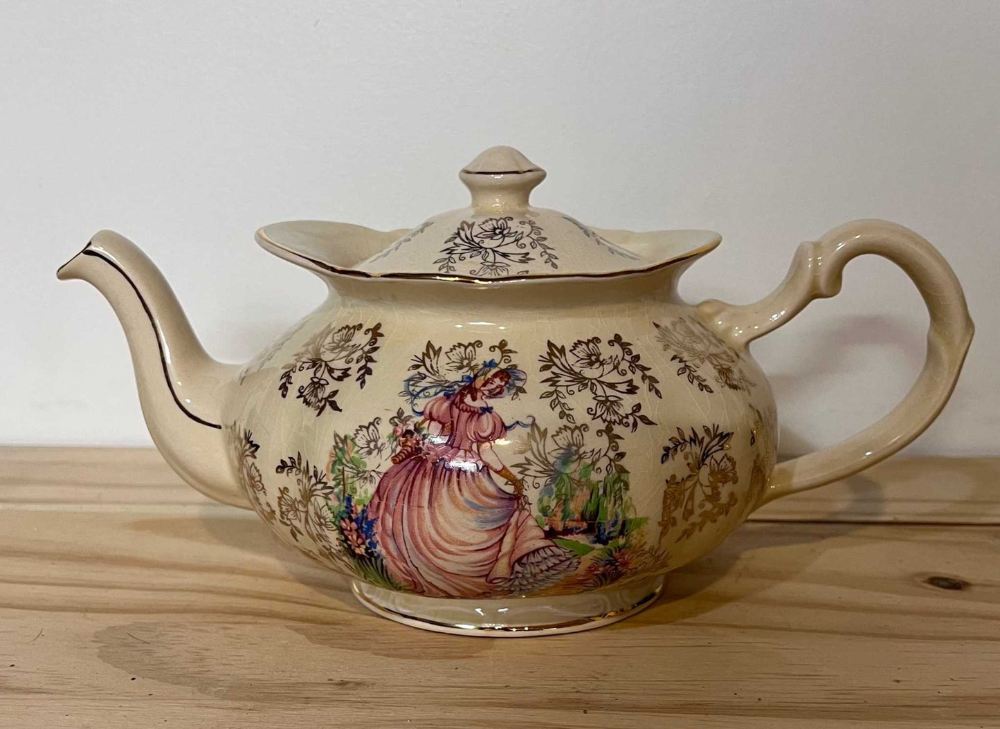 Price Bros Hamilton Tea Pot Made In England, stamped #904 and in great vintage condition Gorgeous ceramic with gold trim