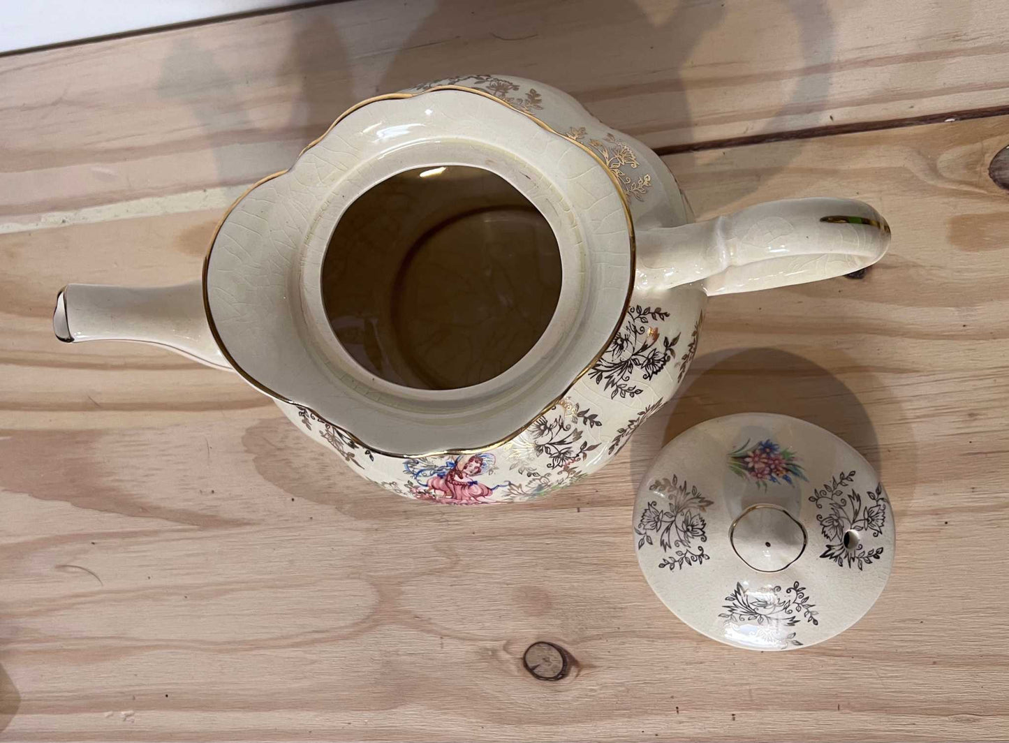 Price Bros Hamilton Tea Pot Made In England, stamped #904 and in great vintage condition Gorgeous ceramic with gold trim