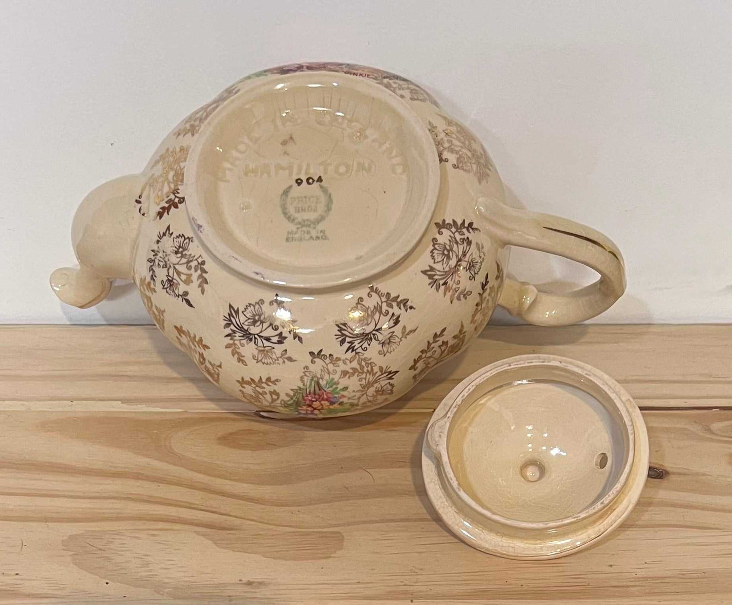 Price Bros Hamilton Tea Pot Made In England, stamped #904 and in great vintage condition Gorgeous ceramic with gold trim