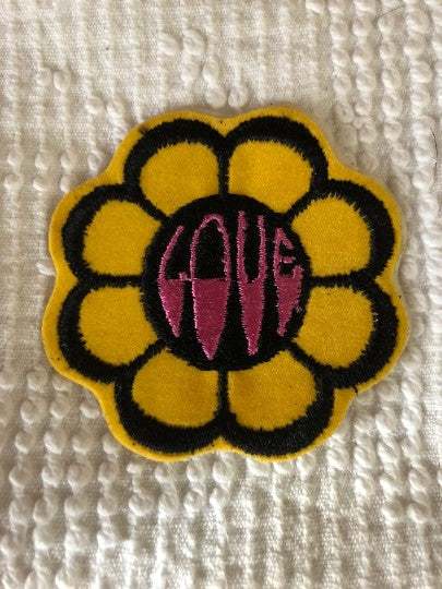 FLOWER CHILD Love Patch Mint Vintage Hippie Style Diecut Unique N.O.S., never sewn or displayed, stored with care. Great retro piece! Measures Approx 3 in Flower