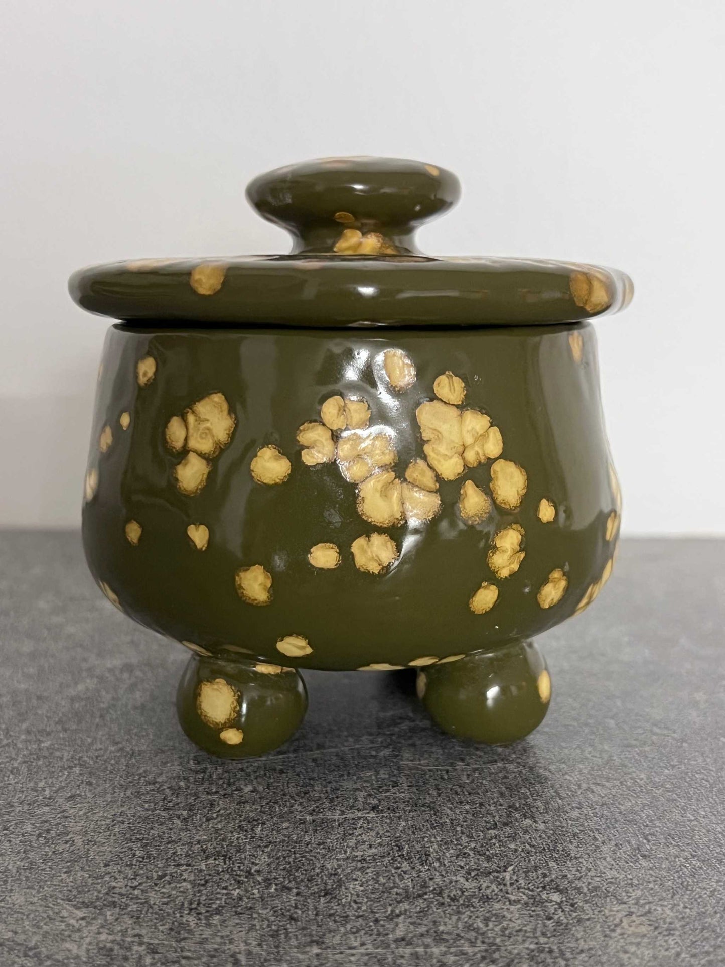 Adorable Ceramic Pottery Dish with Lid, button top handle and three round legs. This is a great unique one of a kind item in excellent vintage condition.