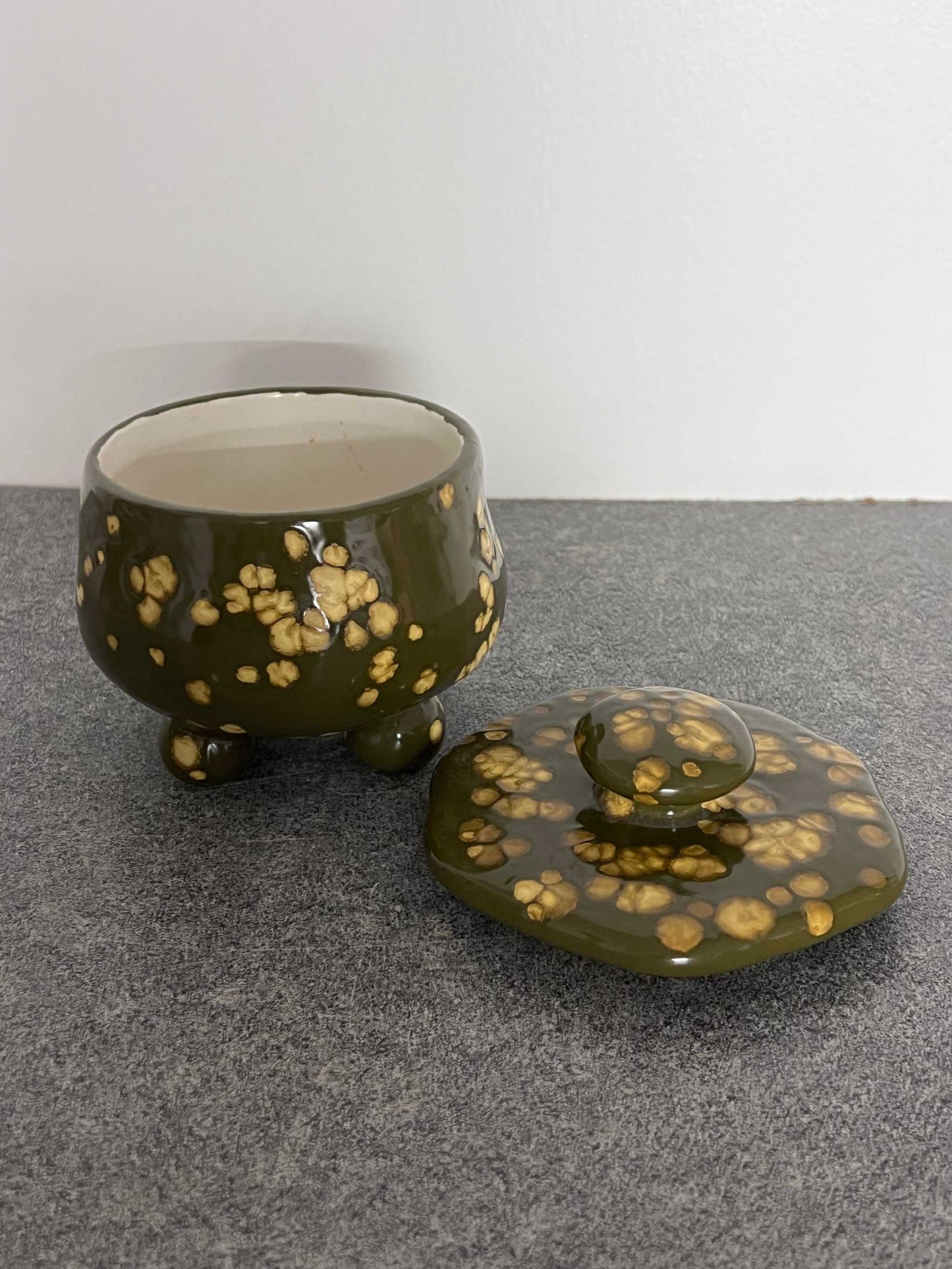 Adorable Ceramic Pottery Dish with Lid, button top handle and three round legs. This is a great unique one of a kind item in excellent vintage condition.