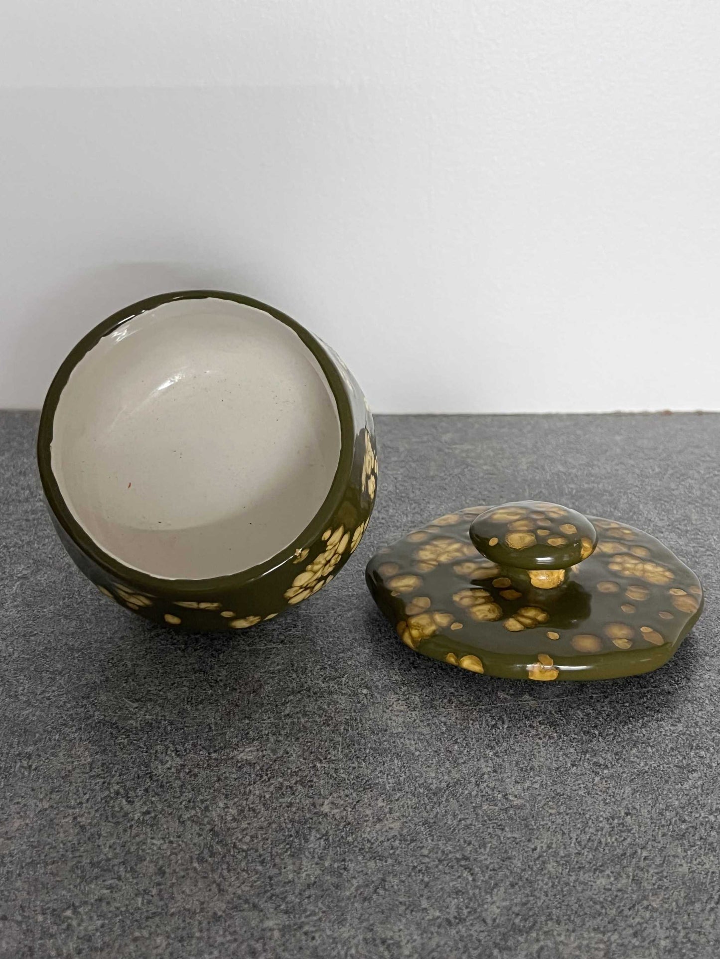 Adorable Ceramic Pottery Dish with Lid, button top handle and three round legs. This is a great unique one of a kind item in excellent vintage condition.