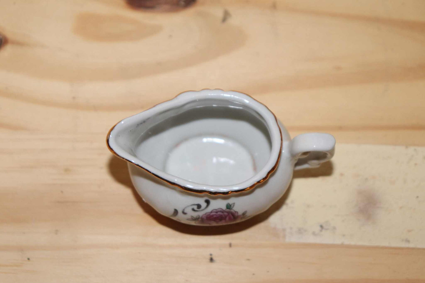 Federal Syracuse China Victoria Rose Creamer Unique Vintage Exc. This is a Federal Syracuse China Victoria Rose creamer, produced between 1949-1970