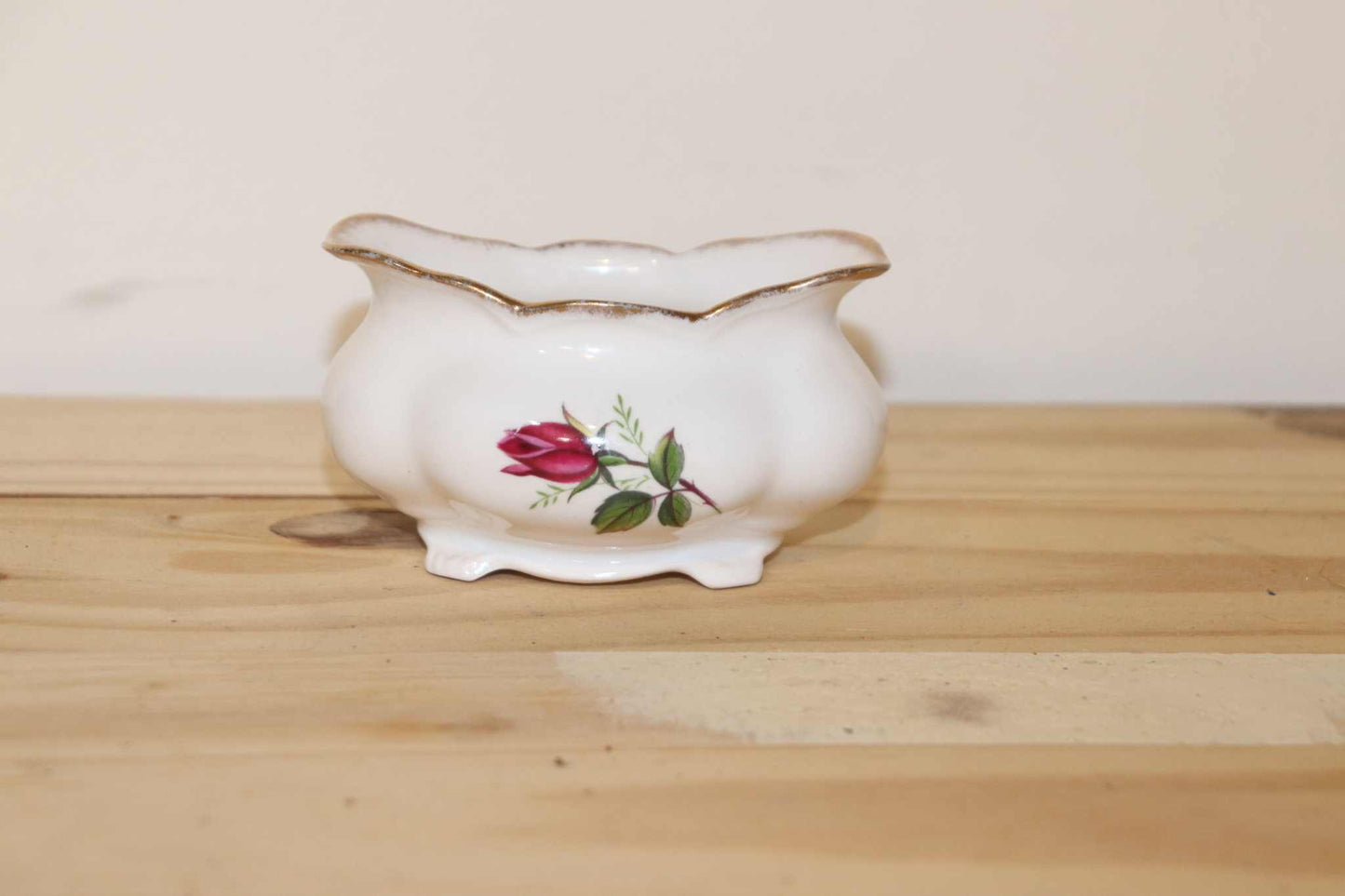 Royal Stuart Sugar Dish, Bone China, Made In England. This is vintage and in excellent condition. Stamped RS971