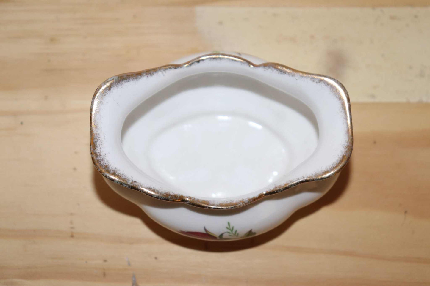 Royal Stuart Sugar Dish, Bone China, Made In England. This is vintage and in excellent condition. Stamped RS971