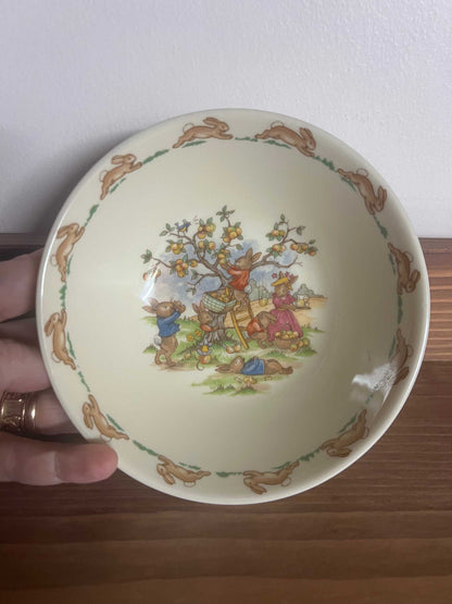 Royal Doulton Bunnykins Bowl Adorable Bunnykins collection, great addition, Made In England, vintage and in excellent condition