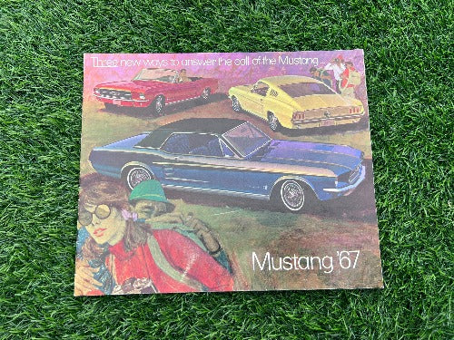 1967 FORD MUSTANG Brochure COLORFUL NOS MINT VINTAGE MUSTANG COLLECTIBLE