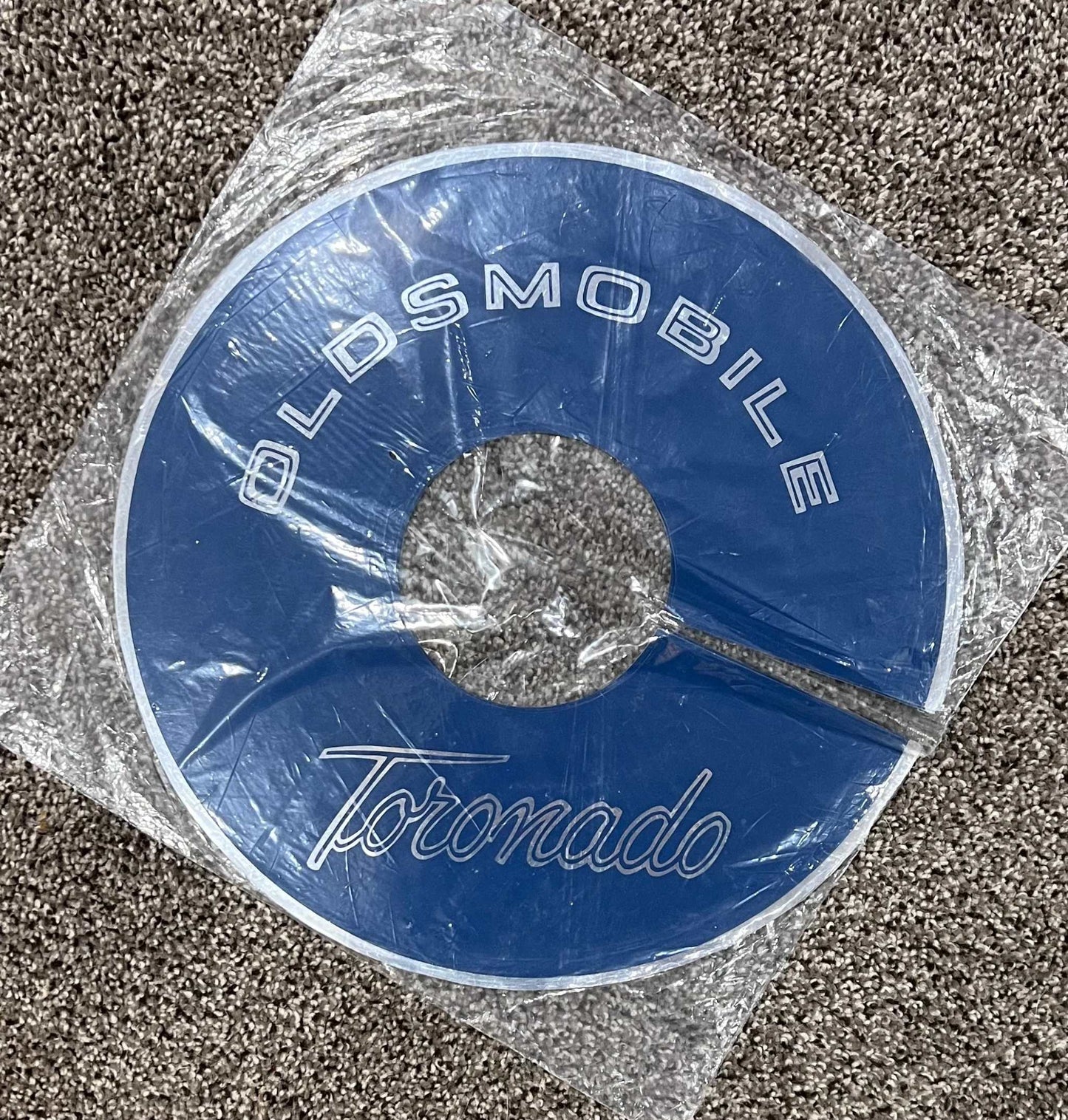 Oldsmobile 1968-71 Toronado Air Cleaner Decal Circle Restoration NOS EXC Relic has been safely stored away for decades and measures approximately 12 inch circle