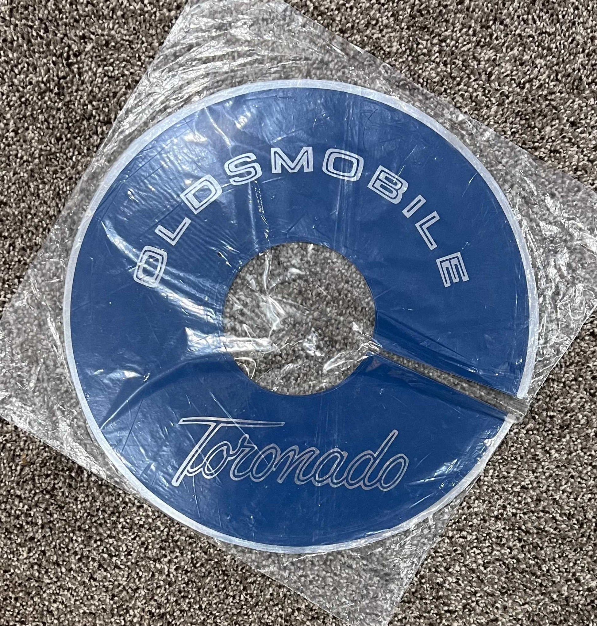 Oldsmobile 1968-71 Toronado Air Cleaner Decal Circle Restoration NOS EXC Relic has been safely stored away for decades and measures approximately 12 inch circle