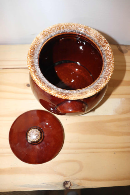 Hull Brown Drip Bean Pot with Lid from the 1970's in mint NOS condition.   Ceramic pottery, Made in USA, oven proof.   This is a solid piece of cookware, nostagic